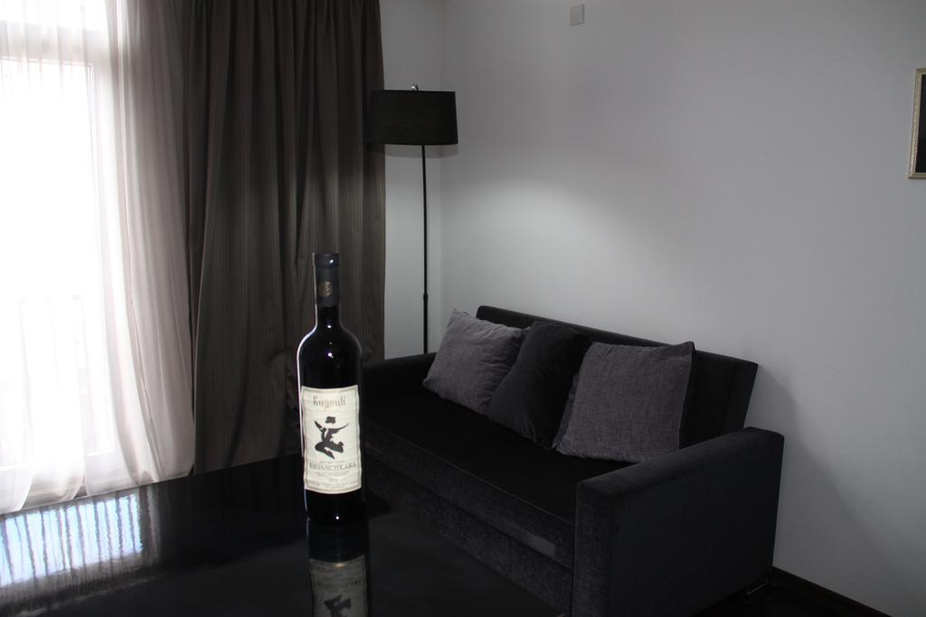 Black-White Rooms Batumi Exterior photo