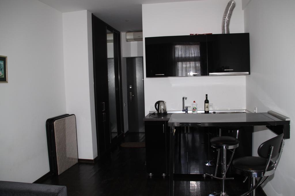 Black-White Rooms Batumi Exterior photo