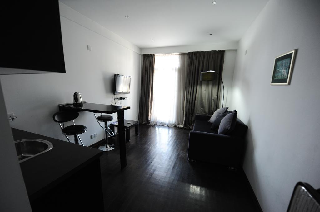 Black-White Rooms Batumi Exterior photo